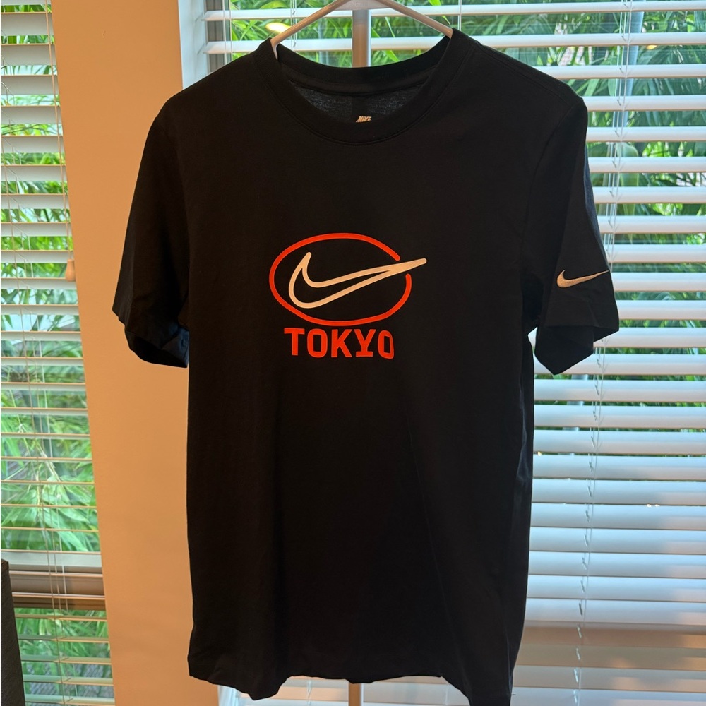 Nike Black and Red Tokyo Graphic Men's Tee